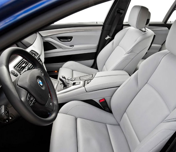 2013 BMW M5 interior rental mobil yogyakarta
