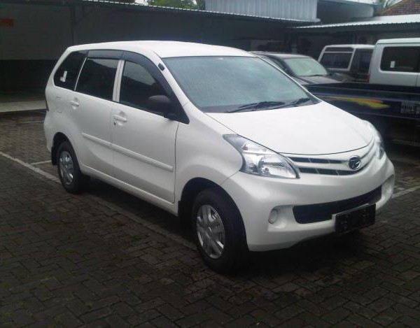 Daihatsu All New Xenia jasa sewa mobil Yogyakarta murah