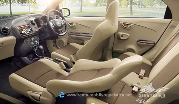 Sewa Honda  Brio  Jogja Interior   Rental Mobil  Jogja Harga 