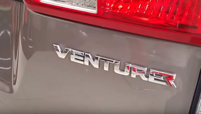Toyota Venturer 2.0 MT Logo
